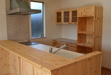 ���R�f�ނ̵��ް���݁E���ް�Ƌ�@�O�d���鎭�s�yCalmfurniture �ߓ��Ƌ�z�߲ݍނ̉����L�b�`��